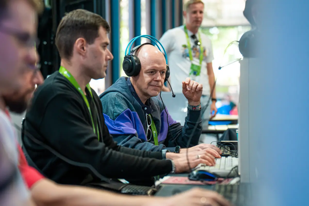Это было одно из самых ярких событий на прошедшем CyberCamp. Редкий случай, когда вроде за компом, но без редтиминга 😅 | Сетка — социальная сеть от hh.ru