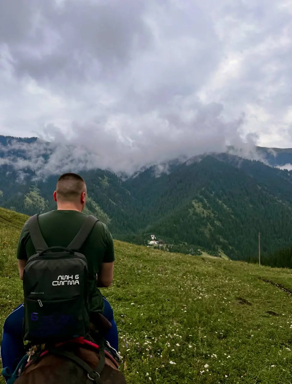 Ушел в горы 🏔️
Никакой теории сегодня, только полный relax
Главный поток создания ценности сейчас - это чистый воздух, тишина и уединение с природой 🧘‍♂️ | Сетка — социальная сеть от hh.ru