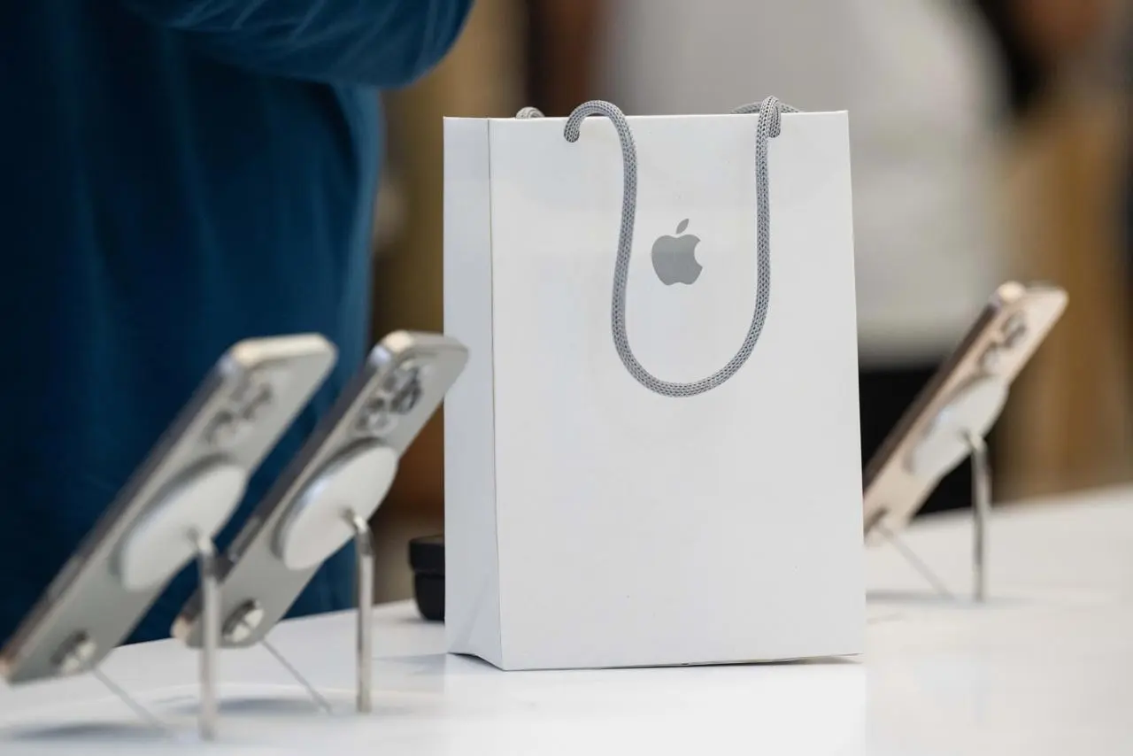 #Антон 🥒
Apple начнет сдавать свою технику в аренду
Apple запускает программу аренды устройств с правом выкупа. Партнёром станет сервис рассрочки Klarna | Сетка — социальная сеть от hh.ru