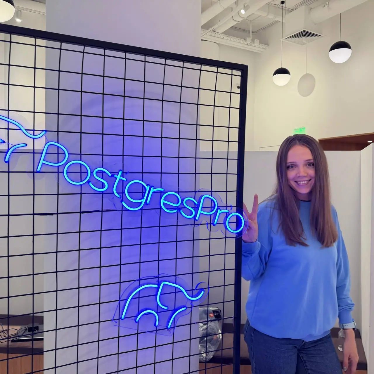🤓 Доклады прошли, а встреча go-сообщества продолжается: делимся впечатлениями, играем в интерактив на объяснение IT-терминологии, скоро пойдем на экскурсию по офису YADRO | Сетка — социальная сеть от hh.ru