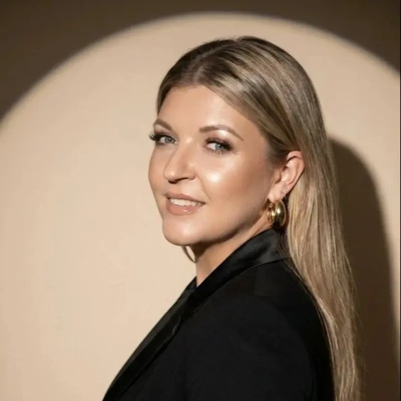 Александра Николаева