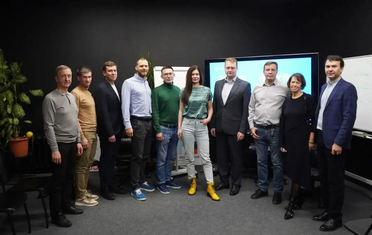 От админа: Я обещал дарить подарки в канале Клуба директоров в MAX
У нас появились билеты на встречи B2B DRIVE от нашего друга Александра Пашигрева. Пять штук. Бесплатно | Сетка — социальная сеть от hh.ru