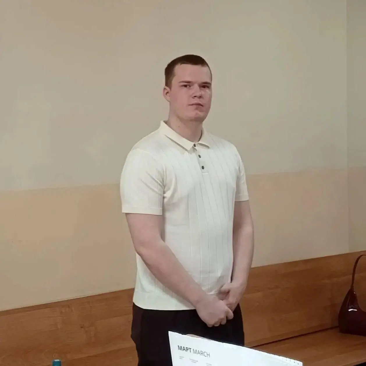 Жителя Екатеринбурга приговорили к 7 годам колонии строгого режима за попытку уклониться от армии с помощью поддельных документов.
По данным суда, он заплатил 675 тыс. рублей за их оформление | Сетка — социальная сеть от hh.ru