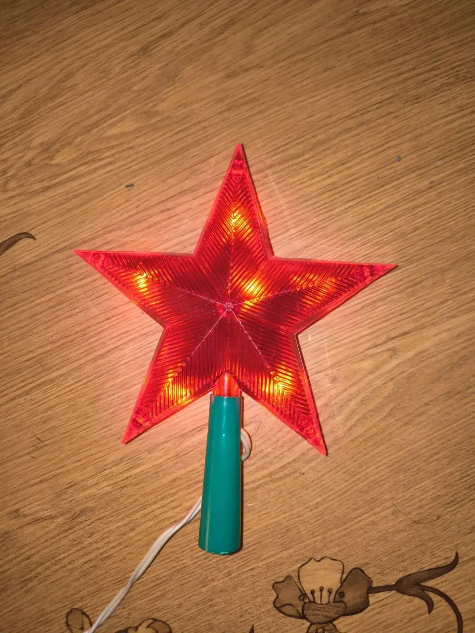 Сегодня у нас с сыном был настоящий новогодний рейд по ретро-железу 🎄
Зашли на блошку «просто посмотреть»… ну вы поняли, да? Вышли оттуда с компом‑малюткой Asus, внешним флопиком, парой дискет и ёлочн... | Сетка — социальная сеть от hh.ru