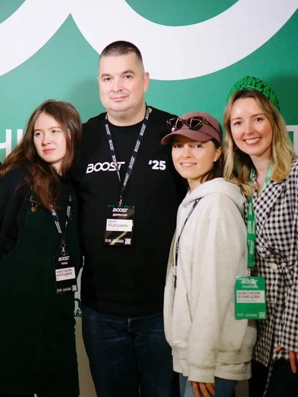 25 июля юно исполнилось 2 года 🎉
В 2025 мы писали, что только учимся быть агентством.
В этом — много говорили про фокус на участии в коммьюнити. Поэтому каждый месяц отбираем мероприятия для вас и нас | Сетка — социальная сеть от hh.ru