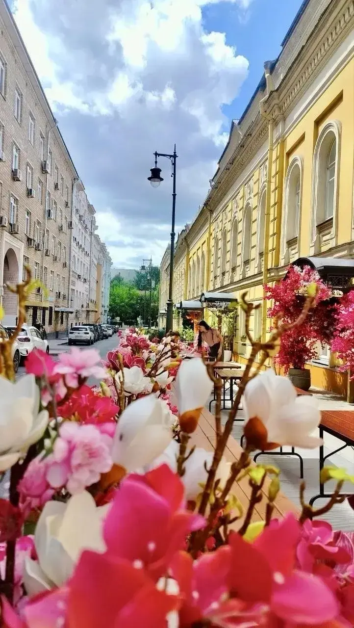 📸А у нас для вас новая серия солнечных фотографий от техника по обходу сетей района канализационной №2 Елены Васиной!
На этих кадрах - Тверская, Новый Арбат, Пушкинская площадь | Сетка — социальная сеть от hh.ru