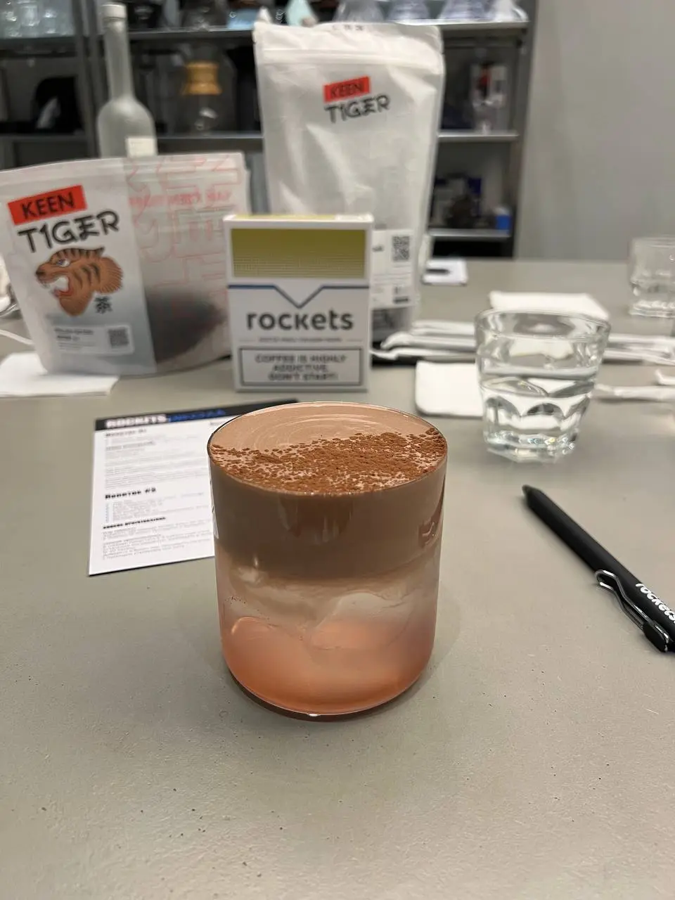 сходили на мк в rockets coffee
смотрели и запоминали, как готовить клевые авторские напитки!!!
вообще, мне все понравились, но больше всего зашли 2й и 3й из карточки
кайфово будет повторить, когда дом... | Сетка — социальная сеть от hh.ru