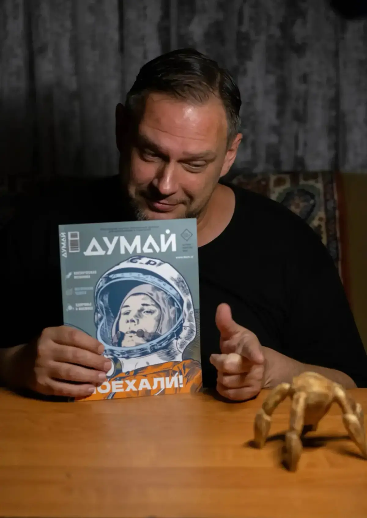 Про Гагарина, память и одну долгожданную посылку
Сегодня я держу в руках журнал «Думай» — тот самый, на обложку которого в 2024 году взяли мой рисунок | Сетка — социальная сеть от hh.ru