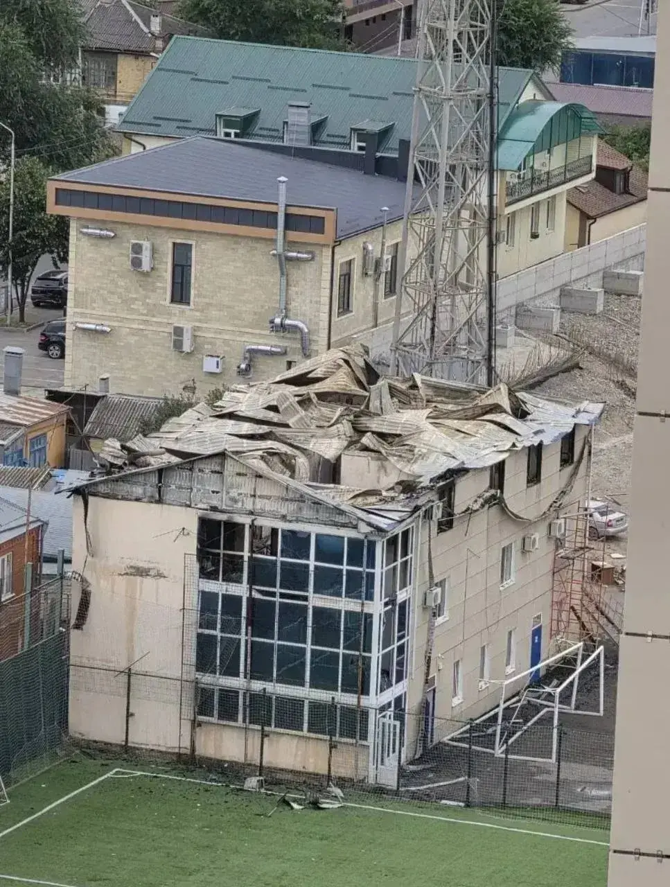 Футбольный клуб из Пятигорска потерял имущество в крупном пожаре
Пятигорский футбольный клуб «Машук-КМВ» пережил тяжёлую ночь — из-за пожара клуб практически остался без имущества | Сетка — социальная сеть от hh.ru