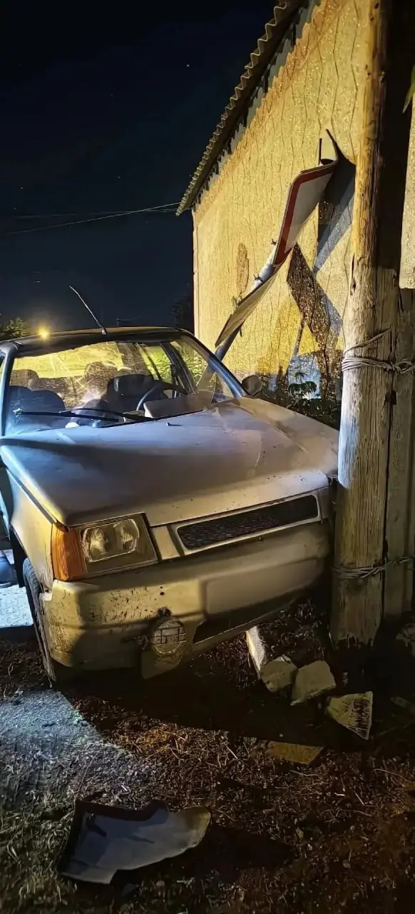 🚔 В Торезе пьяный водитель пытался скрыться от ДПС и врезался в столб
Испугавшегося полиции водителя ЗАЗ-1103 остановили опоры дорожного знака и столб ЛЭП | Сетка — социальная сеть от hh.ru