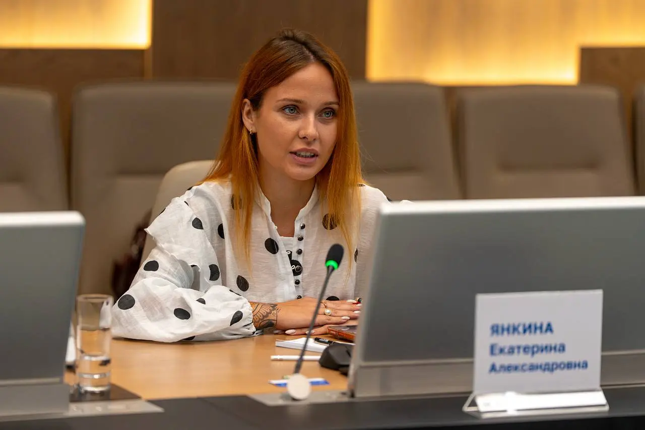 🧡 Итоги круглого стола: молодёжь уже формирует образ будущего
Сегодня участвовали с @Veronikaniki (руководитель арт отдела Моспродюсер) в круглом столе «Образ России будущего: как создаются молодежные... | Сетка — социальная сеть от hh.ru