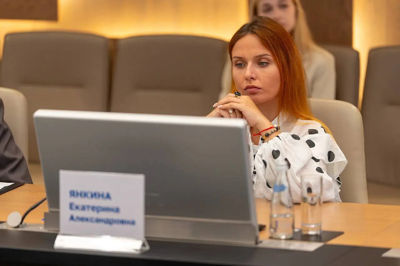 🧡 Итоги круглого стола: молодёжь уже формирует образ будущего
Сегодня участвовали с @Veronikaniki (руководитель арт отдела Моспродюсер) в круглом столе «Образ России будущего: как создаются молодежные... | Сетка — социальная сеть от hh.ru