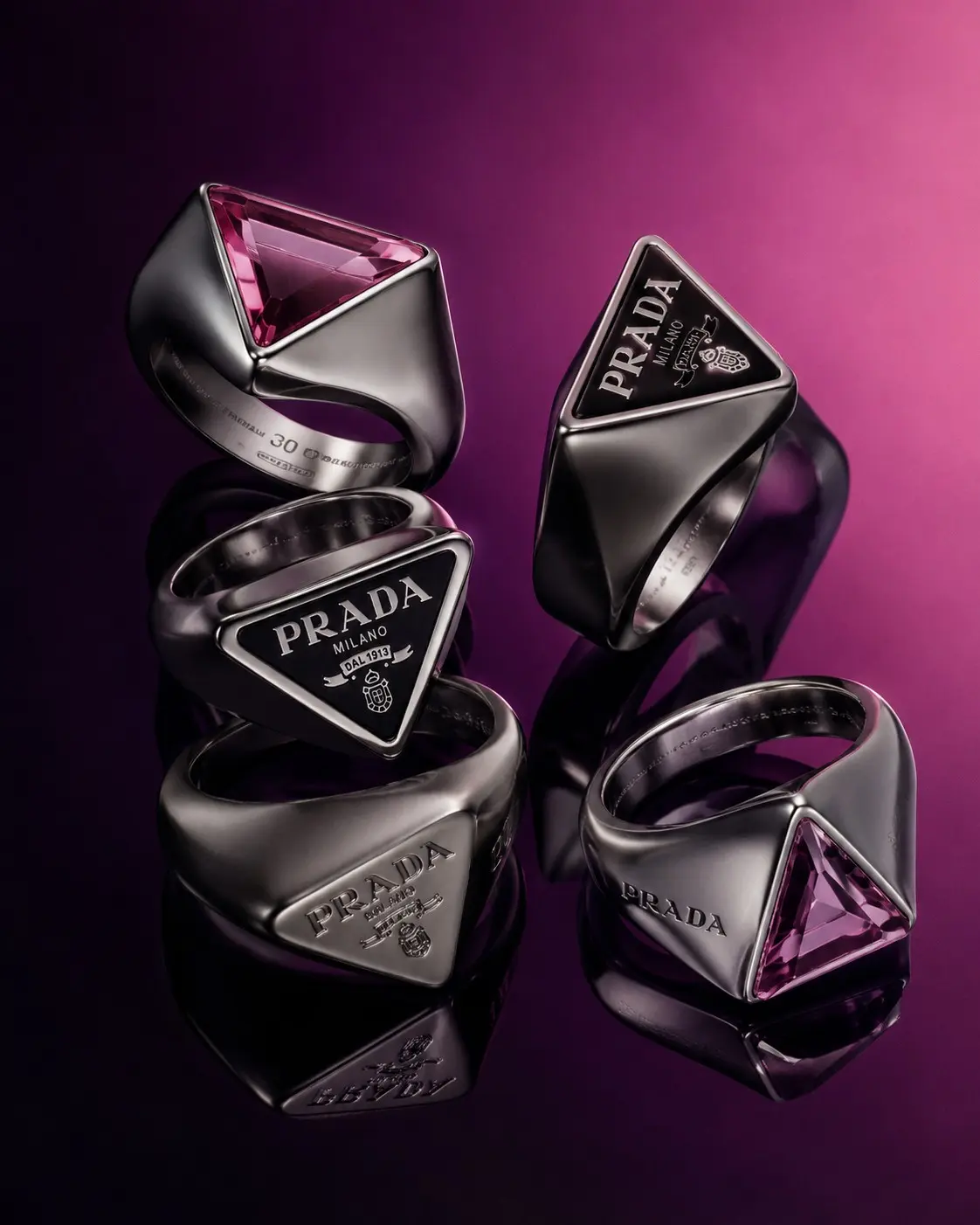 THE GAZE IS THE BLADE
https://www.behance.net/gallery/252910539/PRADA-MASCARA-CONCEPT
An independent speculative beauty concept created for PRADA | Сетка — социальная сеть от hh.ru