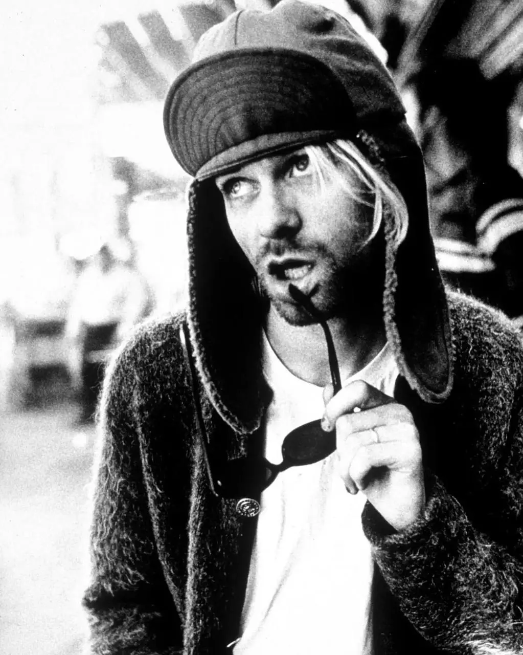 24 июля 1993 года. Нью-Йорк задыхался от жары и назойливых объективов. Съемка для Melody Maker висела на волоске: Курт Кобейн забаррикадировался в номере, а время у фотографа Стивена Свита истекало | Сетка — социальная сеть от hh.ru