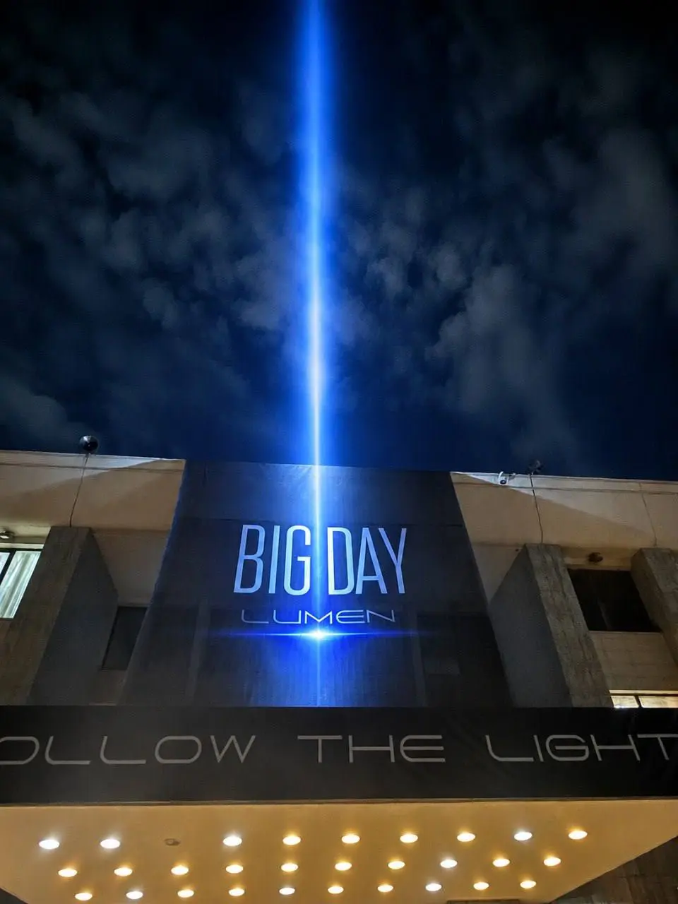 BIG DAY LUMEN / серия 7️⃣
Новосибирск: когда световой сценарий спасали за часы
В BIG DAY свет был главным языком проекта и адаптировался под каждую площадку | Сетка — социальная сеть от hh.ru