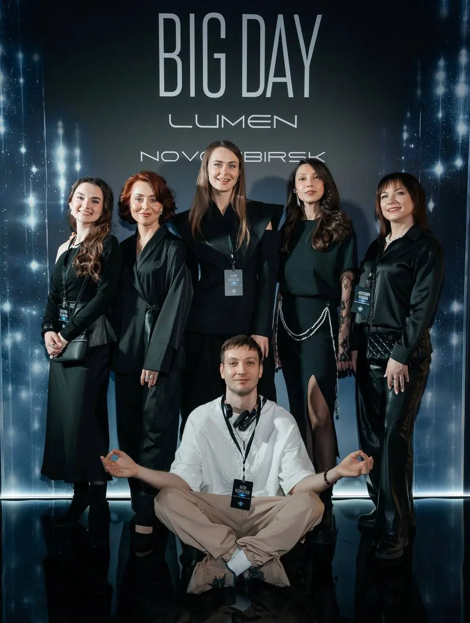 BIG DAY LUMEN / серия 7️⃣
Новосибирск: когда световой сценарий спасали за часы
В BIG DAY свет был главным языком проекта и адаптировался под каждую площадку | Сетка — социальная сеть от hh.ru