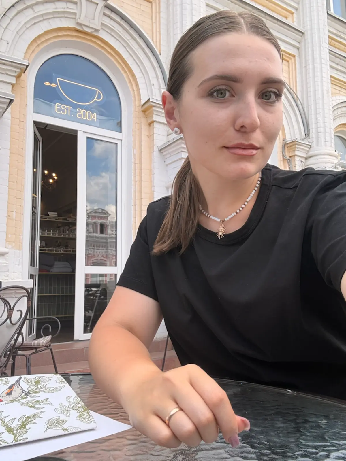 Иногда самые интересные идеи для маркетинга находятся не в презентациях, а в обычной жизни.
Нравится наблюдать, как бренды общаются с людьми, что делают, чтобы покупали, приходили, писали снова | Сетка — социальная сеть от hh.ru