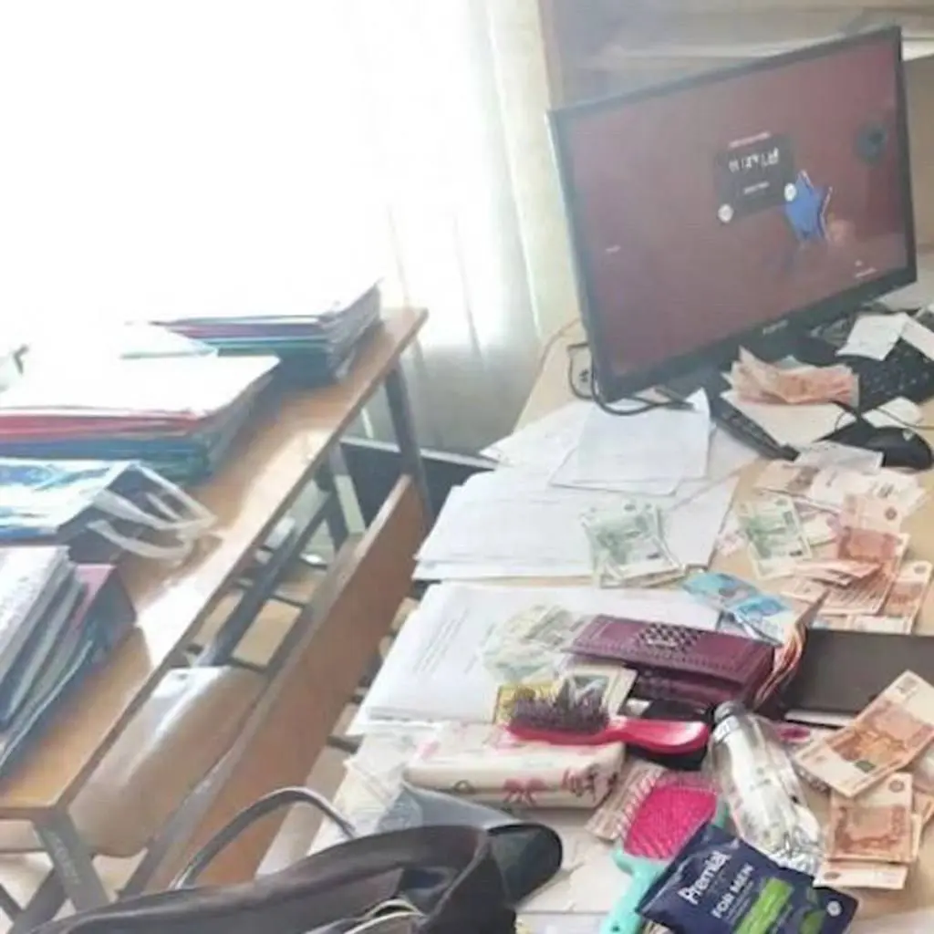 Преподаватель колледжа в Макеевке продавала дипломы и зачёты
По версии Следкома ДНР, с марта по май этого года она получила от 7 студентов 280 000 рублей | Сетка — социальная сеть от hh.ru
