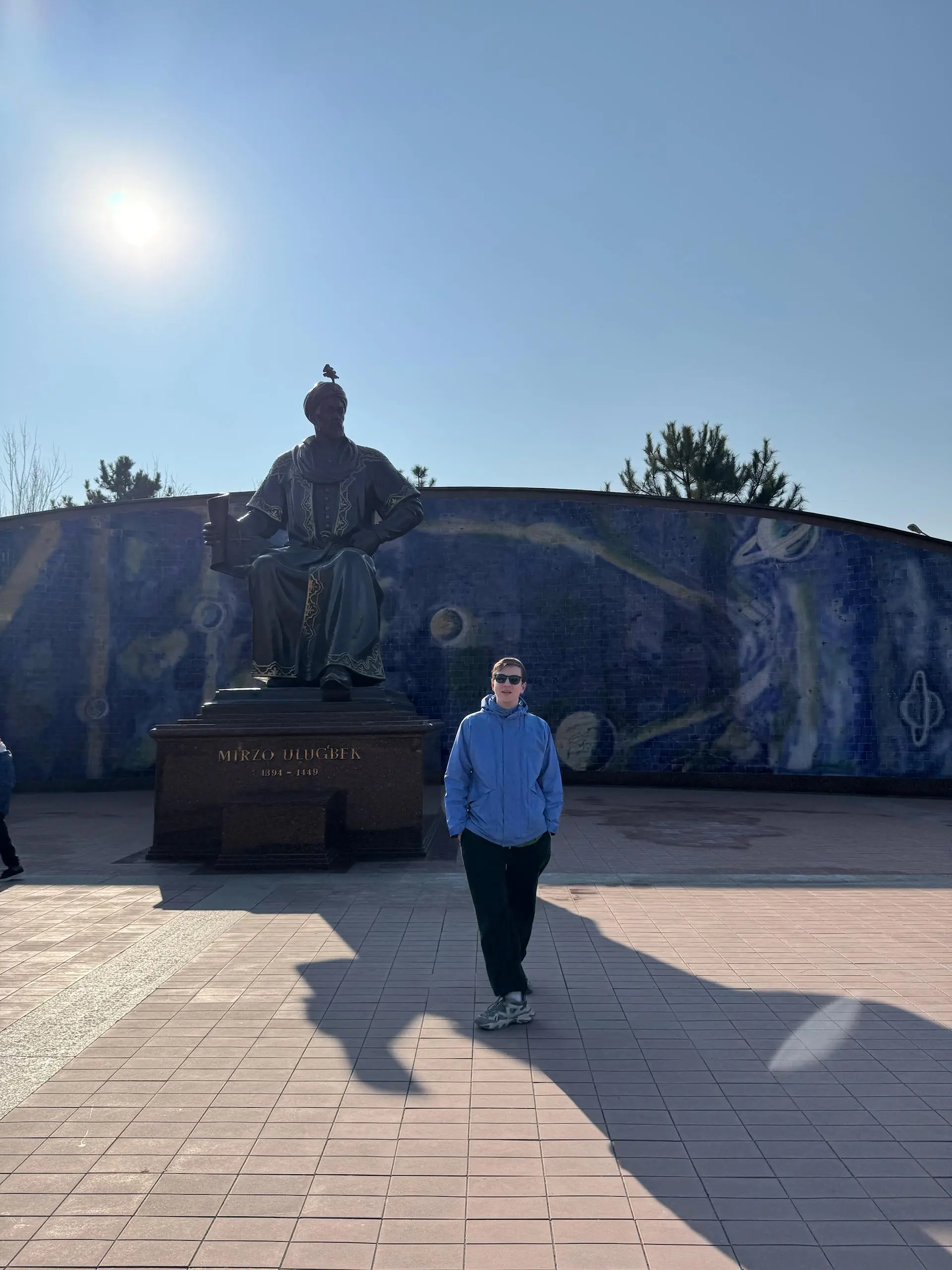🇺🇿Самарканд, Узбекистан
Если мне покажут фотографии Самарканда или Ташкента, то я вряд ли смогу отличить, где что. Видимо они один раз построили прикольное здание и решили везде такое влепить | Сетка — социальная сеть от hh.ru