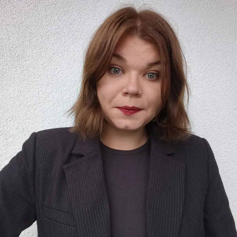 Анна Попова