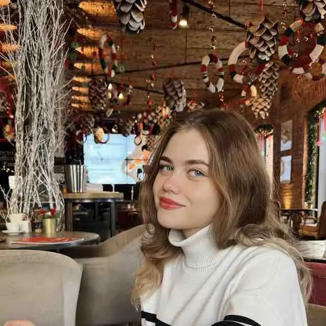 Анна Любимова
