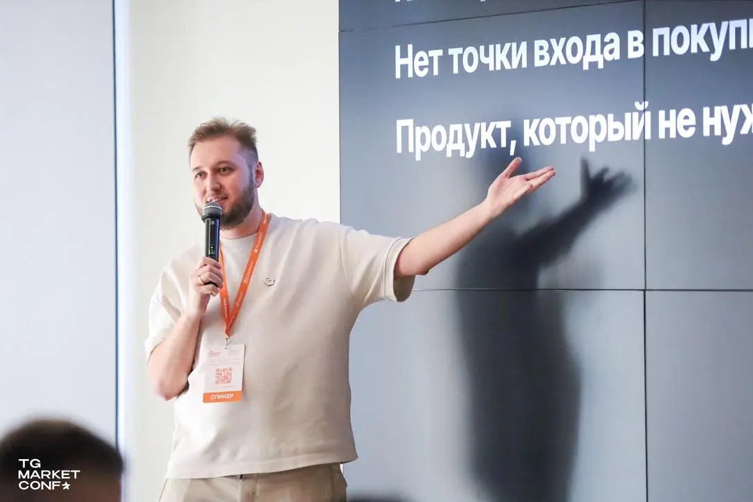 На 9 из 10 выступлений я не добавляю слайд «О себе»
И тем более не ставлю его в начало презы)
Причина простая: всем реально пофиг на тебя и твои достижения)
Прикол в том, как я это понял))
Есть механи... | Сетка — социальная сеть от hh.ru