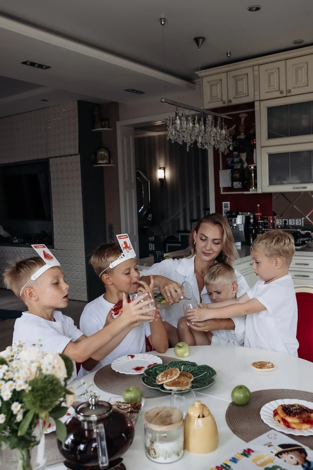 Семейная съемка
Не постановка, ну разве если совсем чуток 🤗 | Сетка — социальная сеть от hh.ru