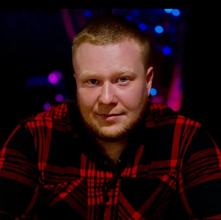 Павел Лукашов