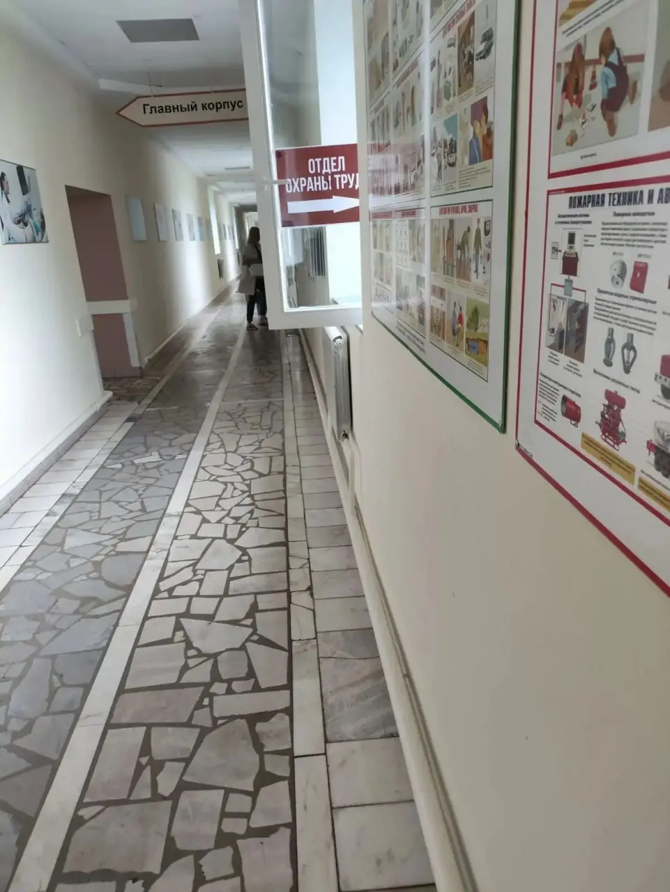 Получается, чтобы встретиться со специалистом по охране труда, надо сначала в окно выйти? 🤔
Своеобразная логика в этом тоже есть... с СОТом после такого точно встретишься | Сетка — социальная сеть от hh.ru