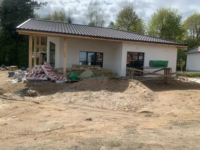 🌊 Участок у воды: планируем дом для отдыха и видовых террас
Озеро, река или пруд рядом с участком — большая удача. Главное — правильно спроектировать дом, чтобы открыться пейзажу | Сетка — социальная сеть от hh.ru