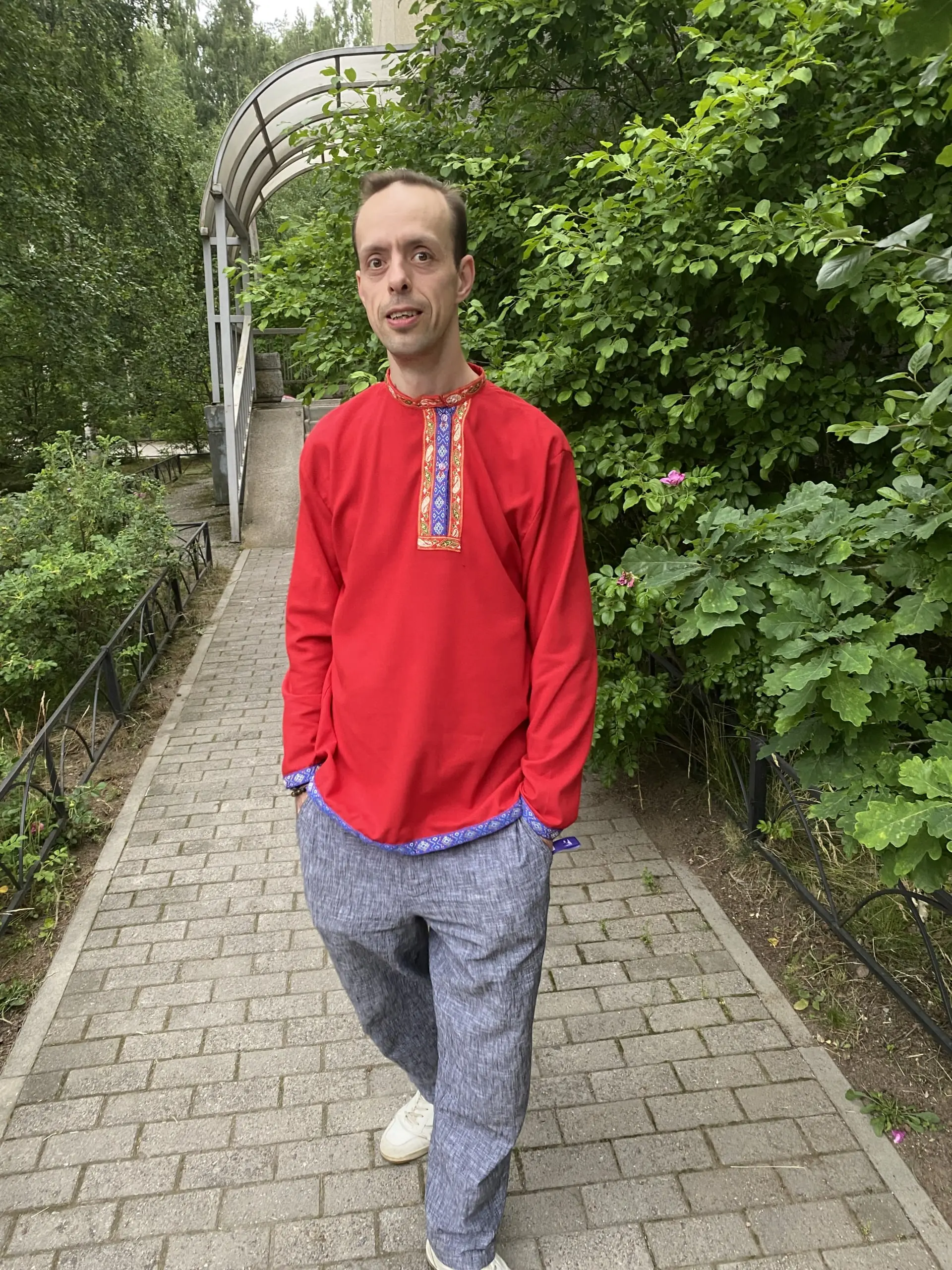 Последние несколько месяцев я заметил одну странную вещь
Чем меньше я думаю о продаже, тем чаще люди покупают.
Раньше всё было наоборот. Перед каждой встречей я внутренне ждал результата | Сетка — социальная сеть от hh.ru