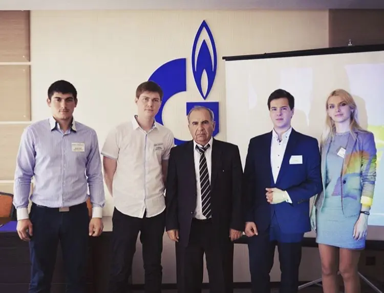 Владислав Отрошко