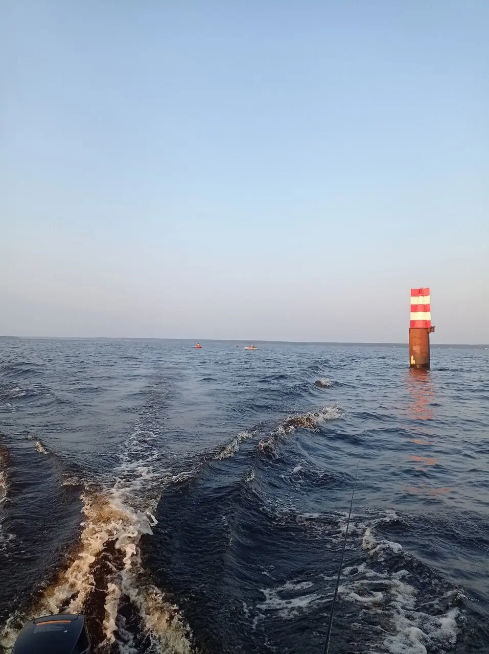 Камское водохранилище. Жара, июль, погода отпад. Рыба клюёт на всё. Размер конечно так себе, много мелочи утоплено, на сковороду подарить взяли пару рыбок. Всем отличного отдыха | Сетка — социальная сеть от hh.ru