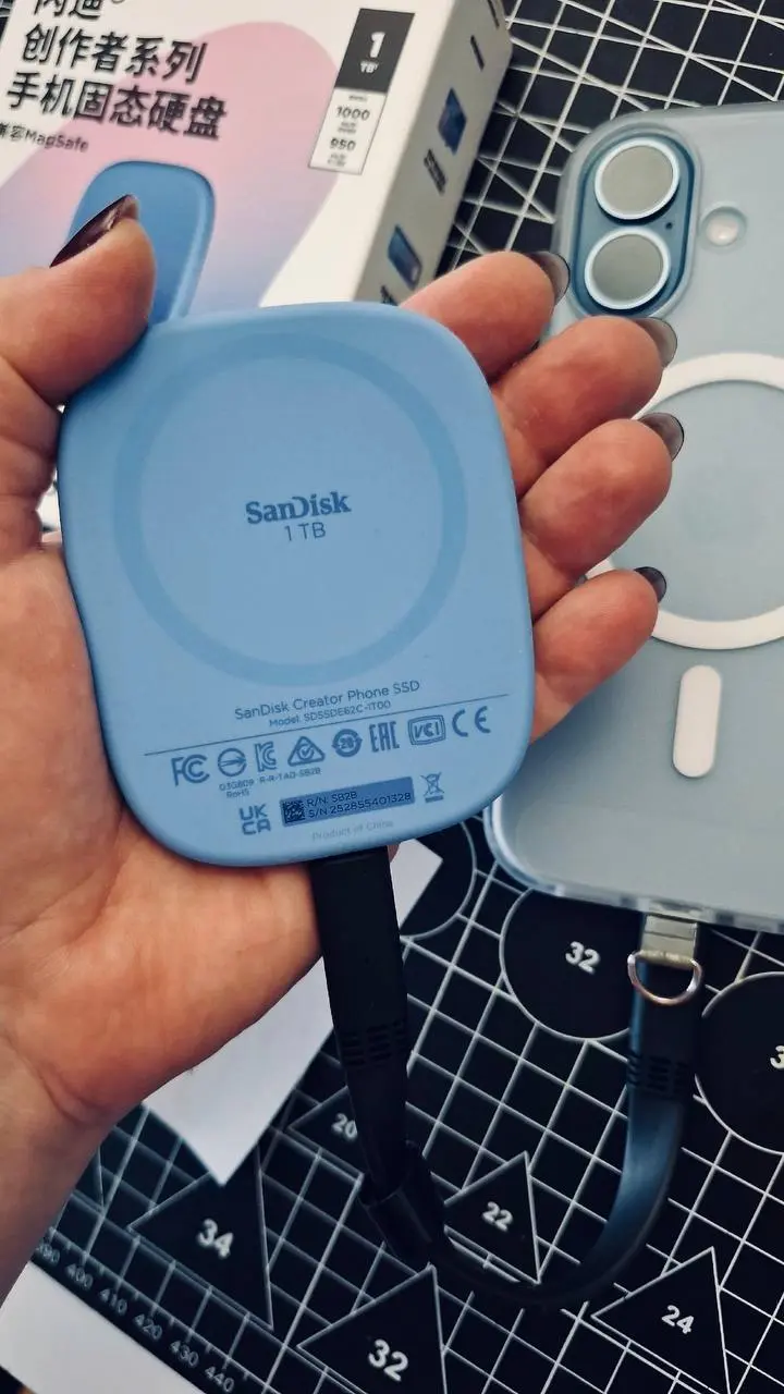 Прощай iCloud 🌧️🥳🍾
#КотиЗаи протестила на себе и вам рекомендую!
#SanDisk — внешний жесткий диськ для mac/ios/android на 1ТB (как у меня на фото) ищите на маркетплейсах
Подходит вам, если:
— не хотите... | Сетка — социальная сеть от hh.ru