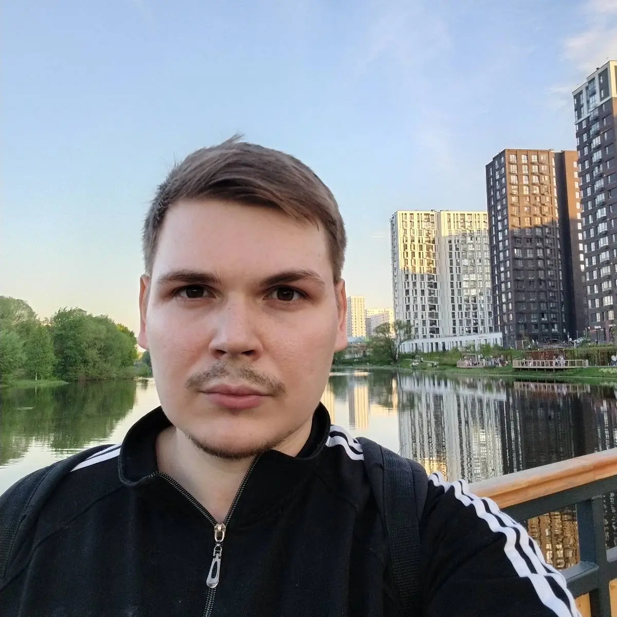 Денис Махов