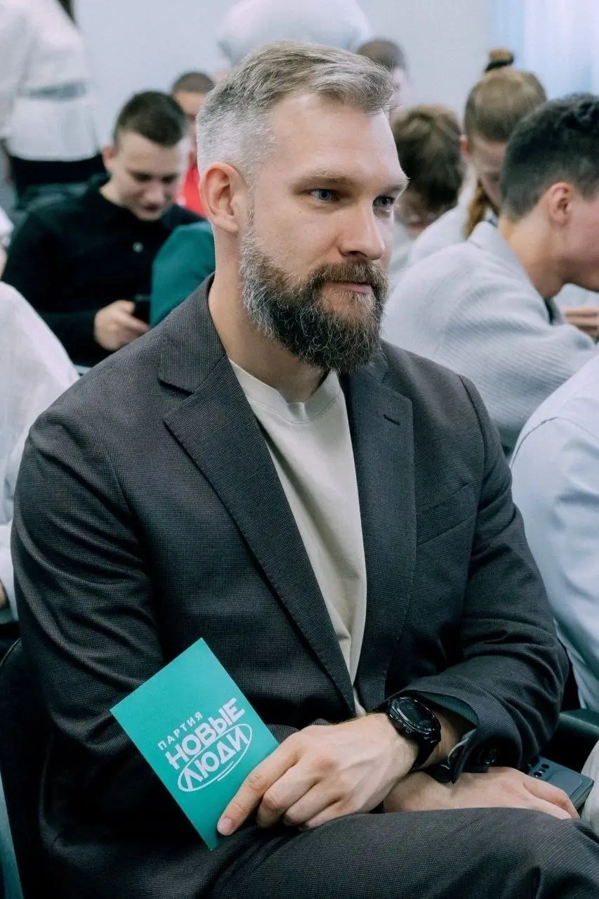 Всем привет! Пора возвращаться в информационное поле :)
Отсутствие постов в канале последние недели связано с необходимостью завершить процессы, на которые я решился в конце весны | Сетка — социальная сеть от hh.ru