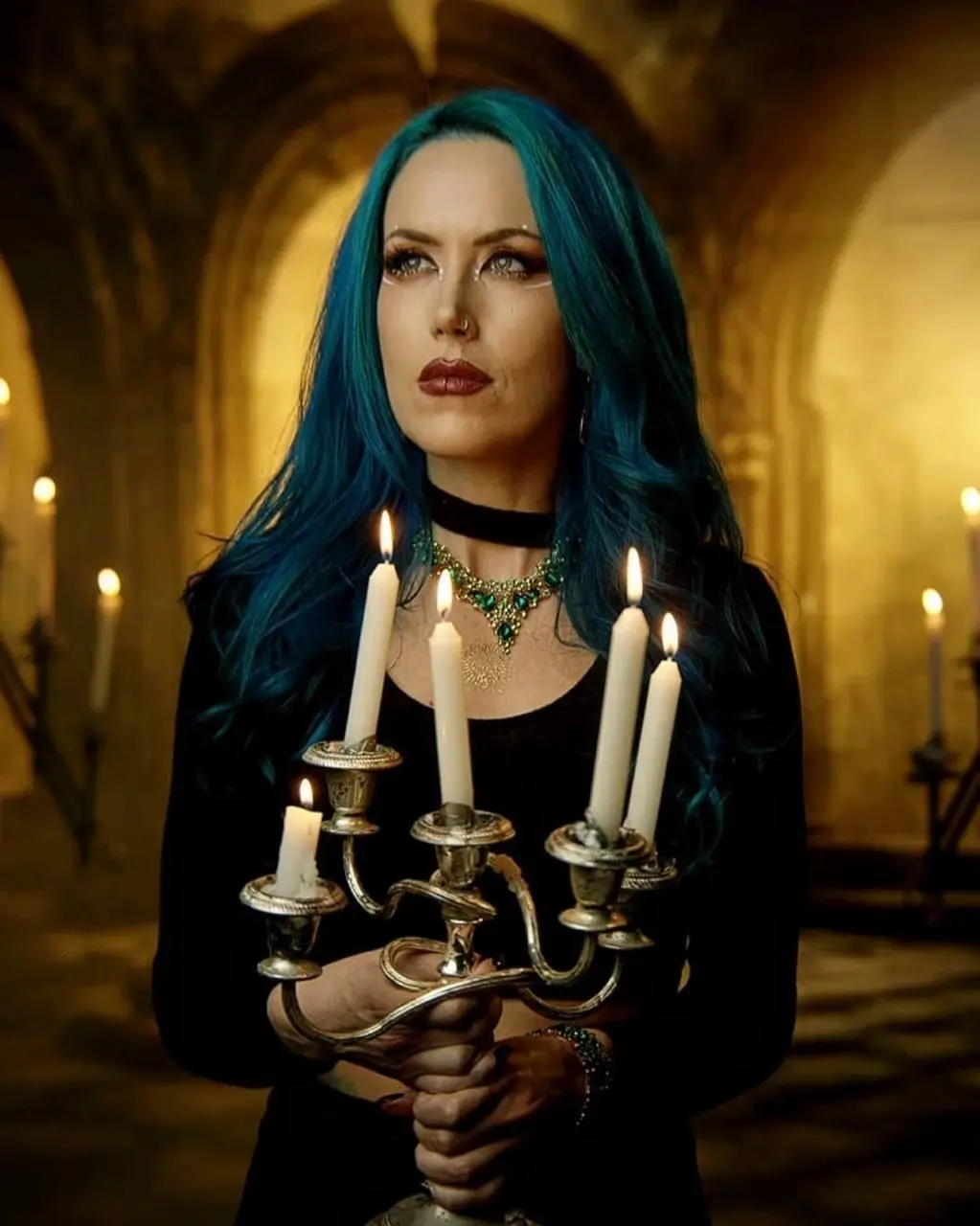 Экс-фронтвумен Arch Enemy Алисса Уайт-Глаз исполнилась 41 год! 🔥🎂
Её экстремальный вокал давно стал визитной карточкой современной тяжелой музыки 🎸 | Сетка — социальная сеть от hh.ru