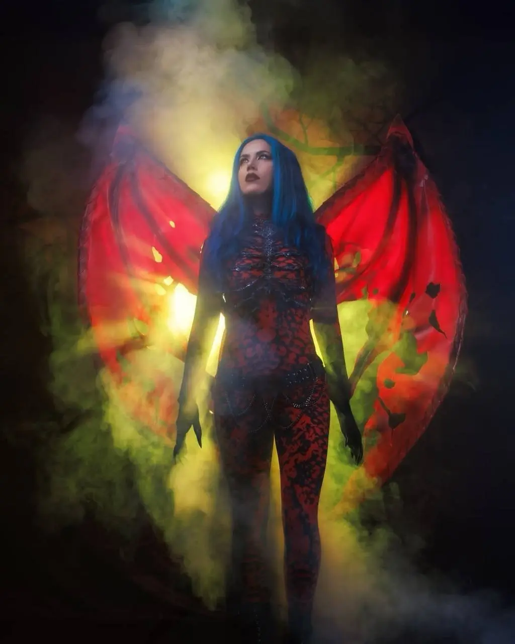Экс-фронтвумен Arch Enemy Алисса Уайт-Глаз исполнилась 41 год! 🔥🎂
Её экстремальный вокал давно стал визитной карточкой современной тяжелой музыки 🎸 | Сетка — социальная сеть от hh.ru