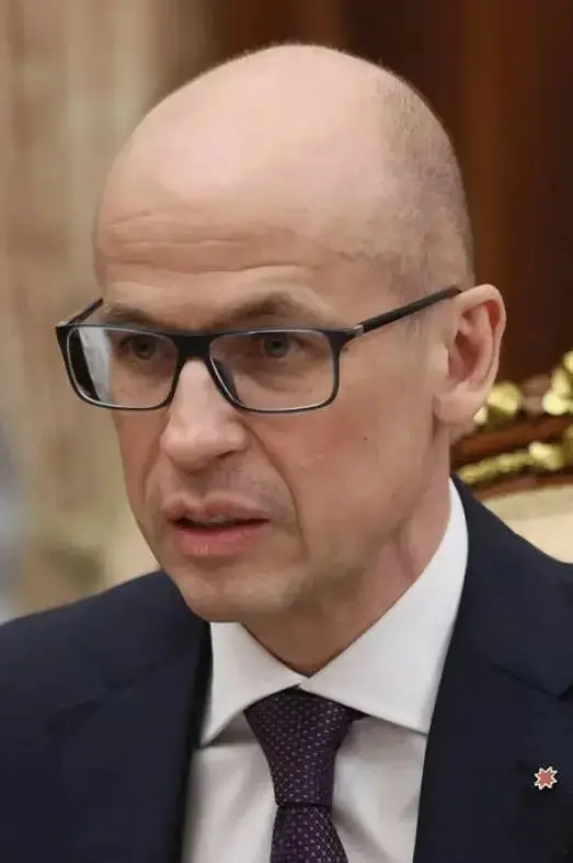 Бывший руководитель Удмуртии Александр Бречалов, покинувший губернаторский пост 29 июля после почти десятилетнего срока полномочий, переходит в сектор железнодорожных грузоперевозок | Сетка — социальная сеть от hh.ru