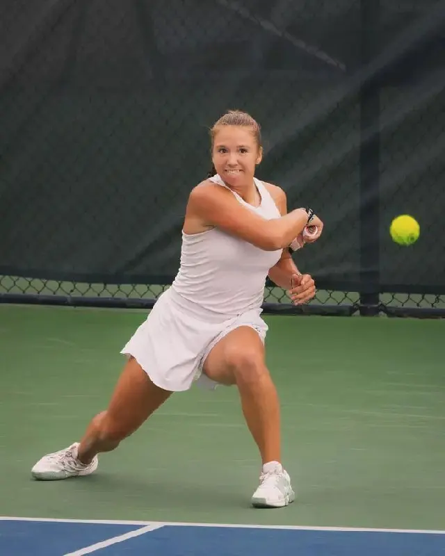 Лютова в 16 лет вышла в четвертьфинал на своем первом турнире WTA
#Россия #Спорт #Успехи #Лотова #Выводы #Тенденции #СМИ | Сетка — социальная сеть от hh.ru