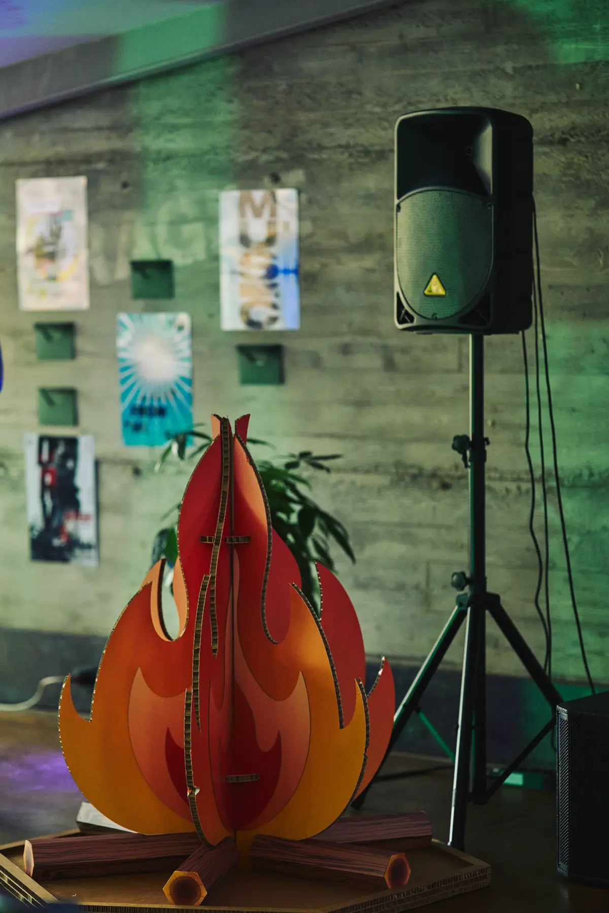 MF SPRK CAMP ⚡️
Рецепт месяца: собрать с нуля ИТ-ивент для взрослых, которые двигают LLM в бигтехе, но все еще скучают по летнему лагерю | Сетка — социальная сеть от hh.ru
