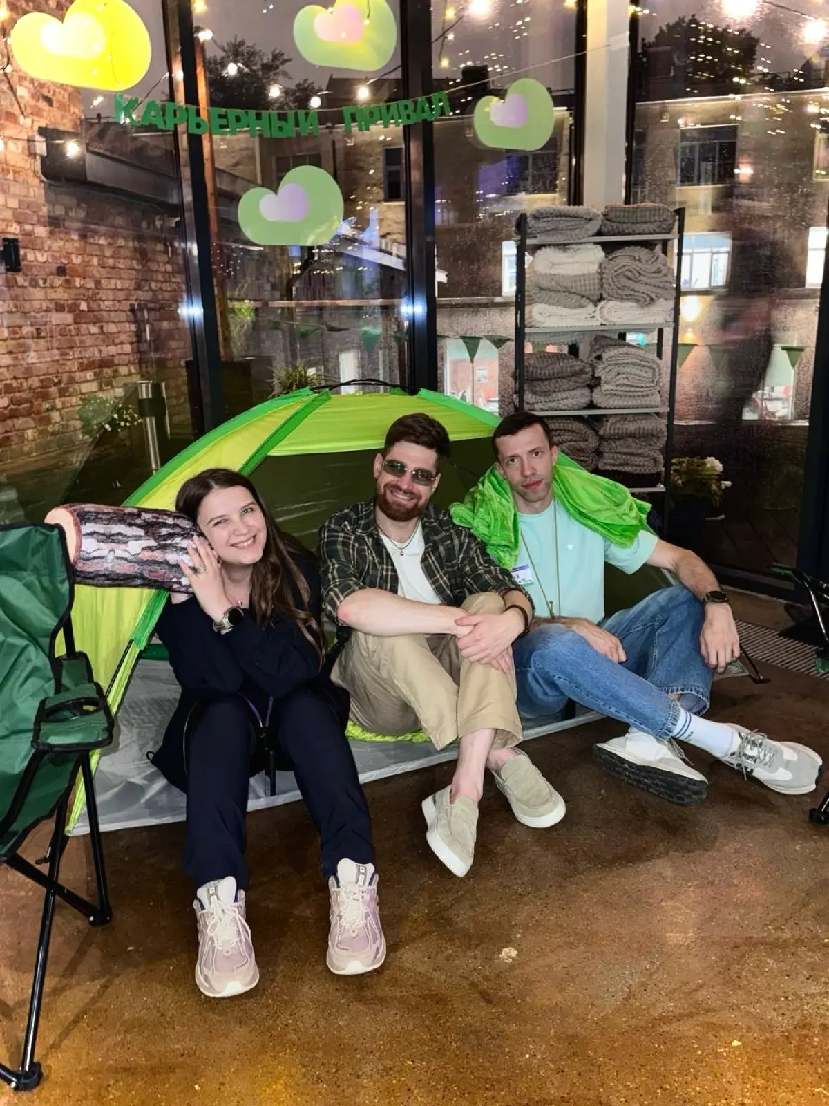 MF SPRK CAMP ⚡️
Рецепт месяца: собрать с нуля ИТ-ивент для взрослых, которые двигают LLM в бигтехе, но все еще скучают по летнему лагерю | Сетка — социальная сеть от hh.ru