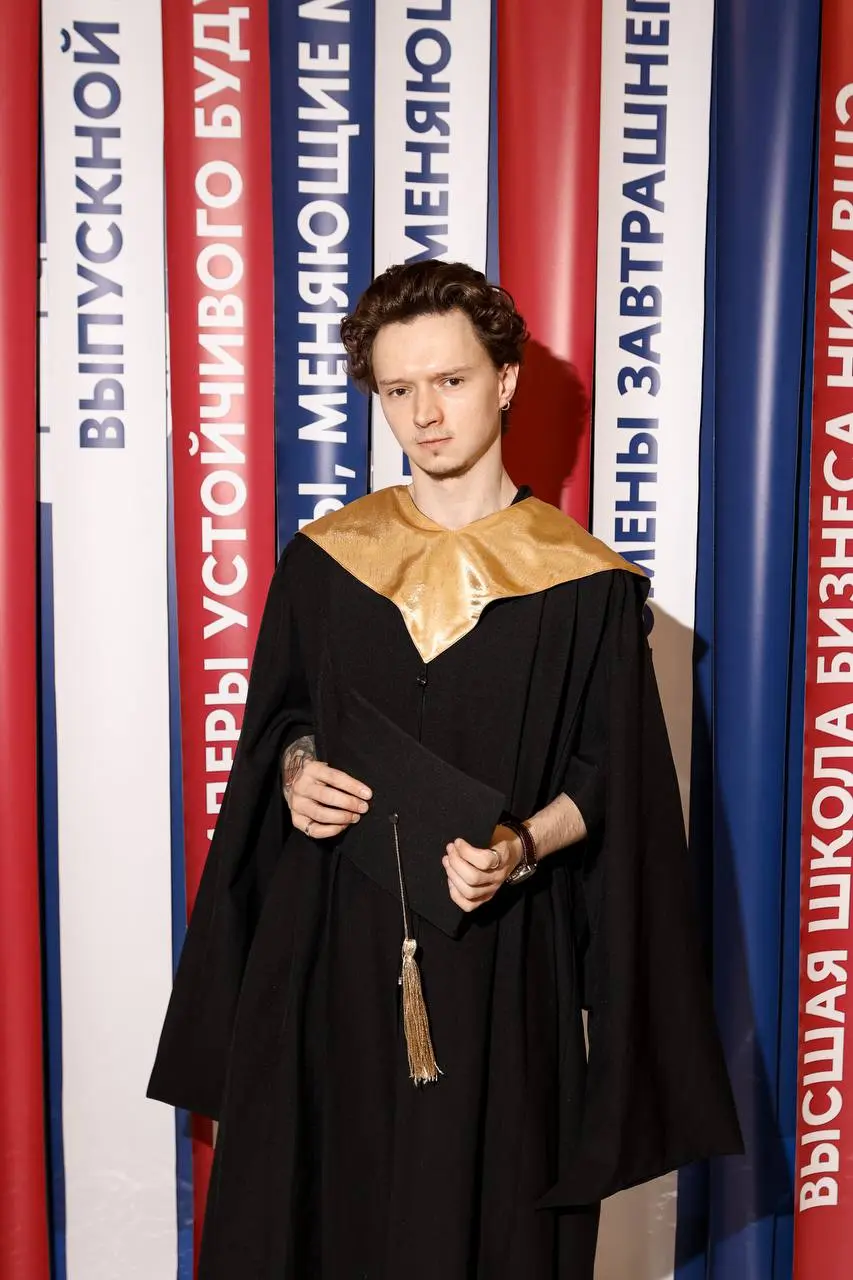 🎓 Новость №1: я окончил магистратуру ВШЭ по маркетинг-менеджменту
Мой первый диплом после школы был по музыкальной звукорежиссуре, так что маркетинг я собирал из практики, курсов Нетологии, статей и в... | Сетка — социальная сеть от hh.ru