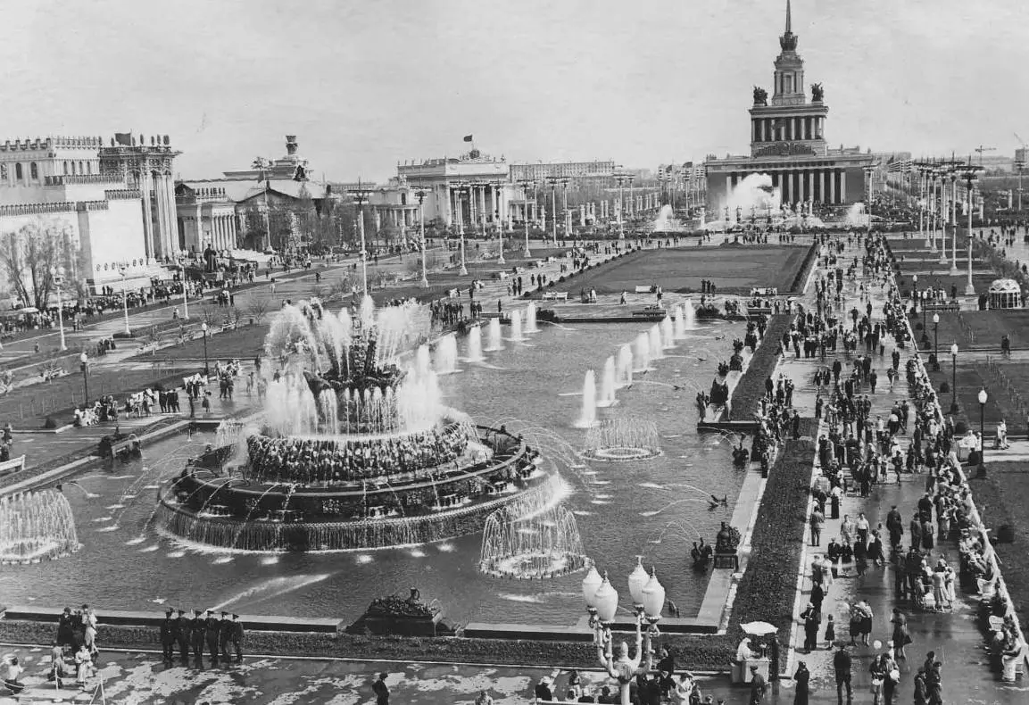 1 августа 1939 года открылся ВДНХ! 87 лет одному из главных символов Москвы, который продвигает и олицетворяет город | Сетка — социальная сеть от hh.ru