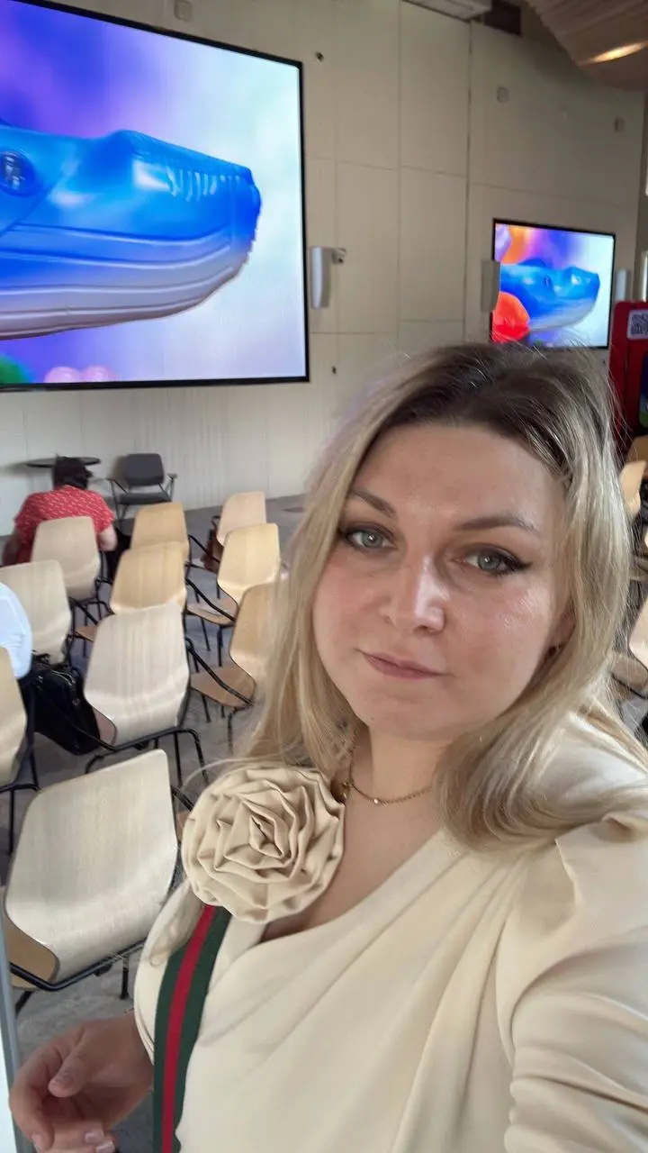 Сегодня выступаю в Альфа-банке совместно с М2❤️
Моя тема выступления это новые каналы продаж для агента и как с помощью нейросетей делать трендовый видеоконтент | Сетка — социальная сеть от hh.ru