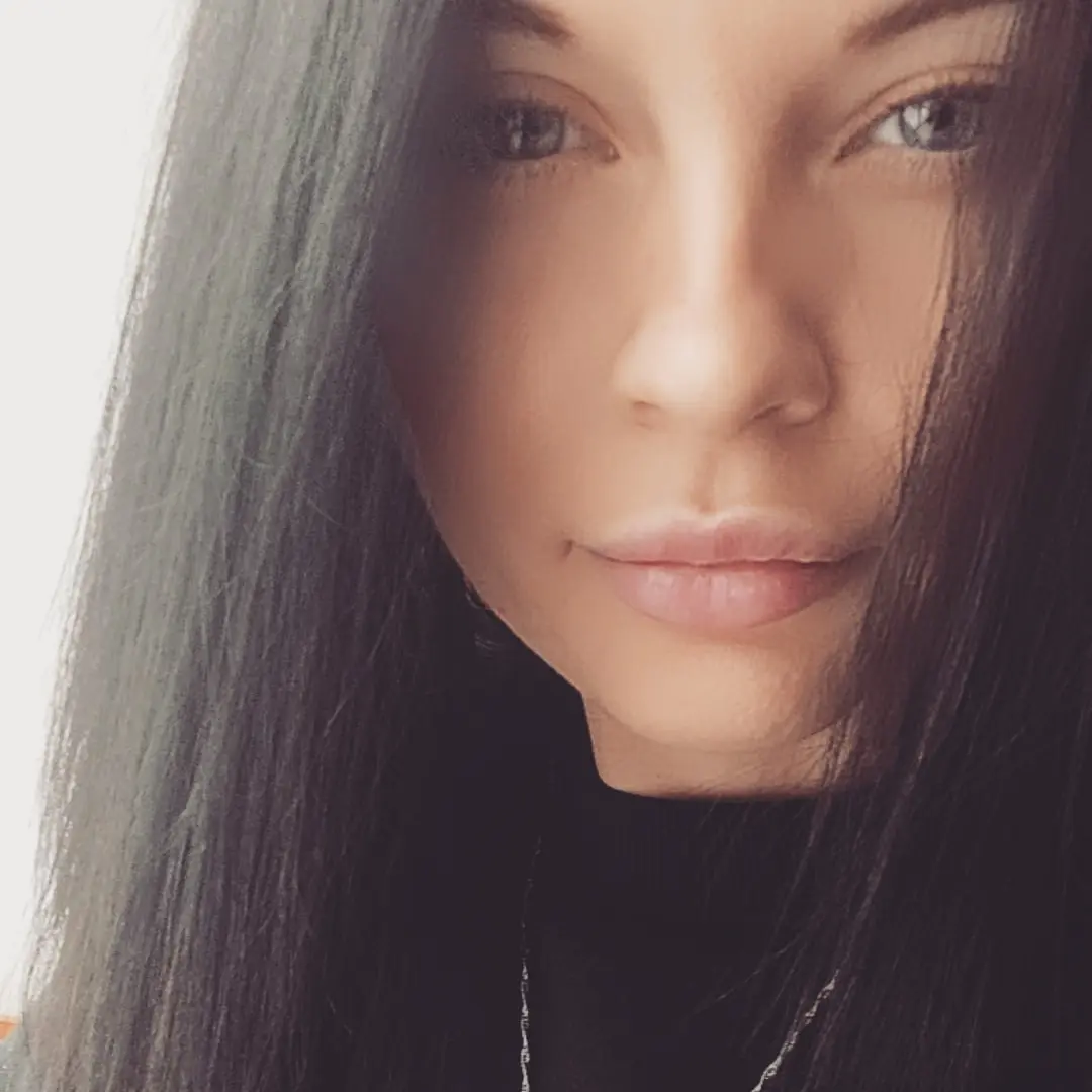Илона Есенкова