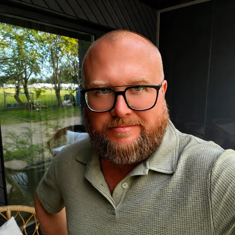 Юрий Романов