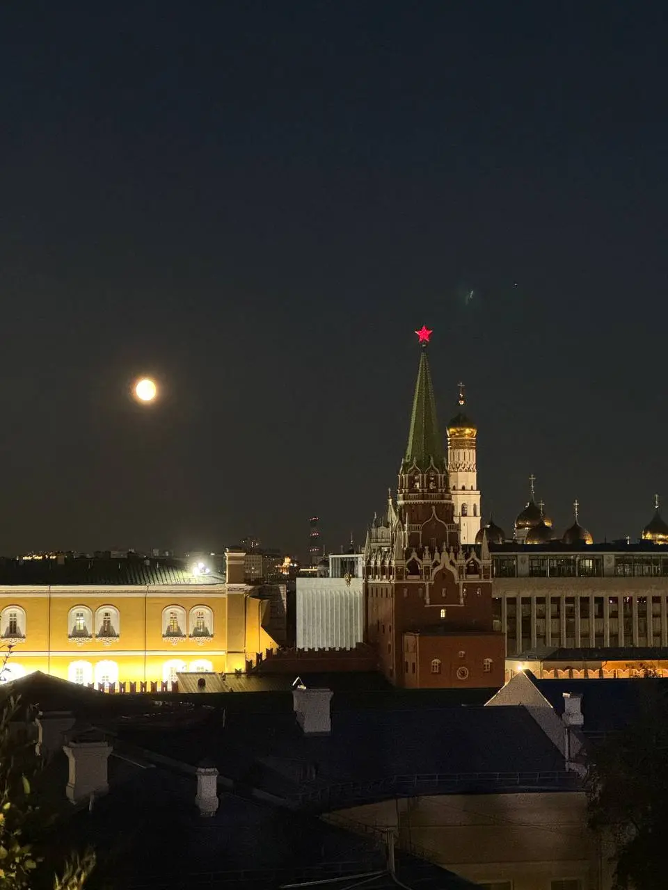 Такие получились классные выходные, что руки до соц.сетей дошли только в понедельник))
Поделюсь прекрасным вечером пятницы в Noodome.
Это точно вечер в копилку теплых воспоминаний ☺️
Лето | Сетка — социальная сеть от hh.ru