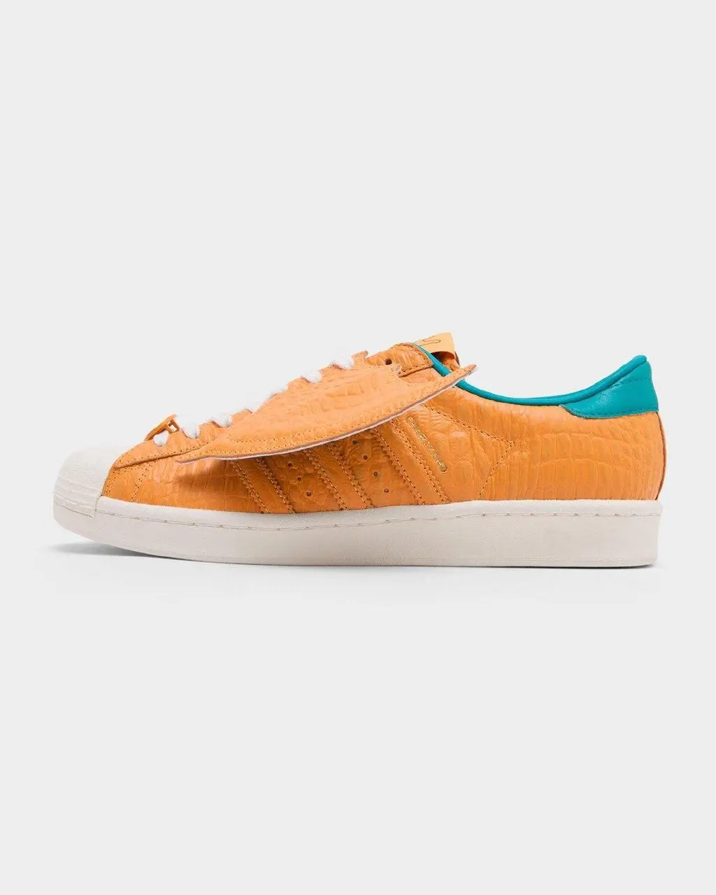 Pokémon и adidas продолжают расширять коллаборацию в честь 30-летия франшизы. Ранее бренды представили пять пар на базе Superstar и Samba OG — с Пикачу, Чармелеоном, Чармандером и Мьюту | Сетка — социальная сеть от hh.ru