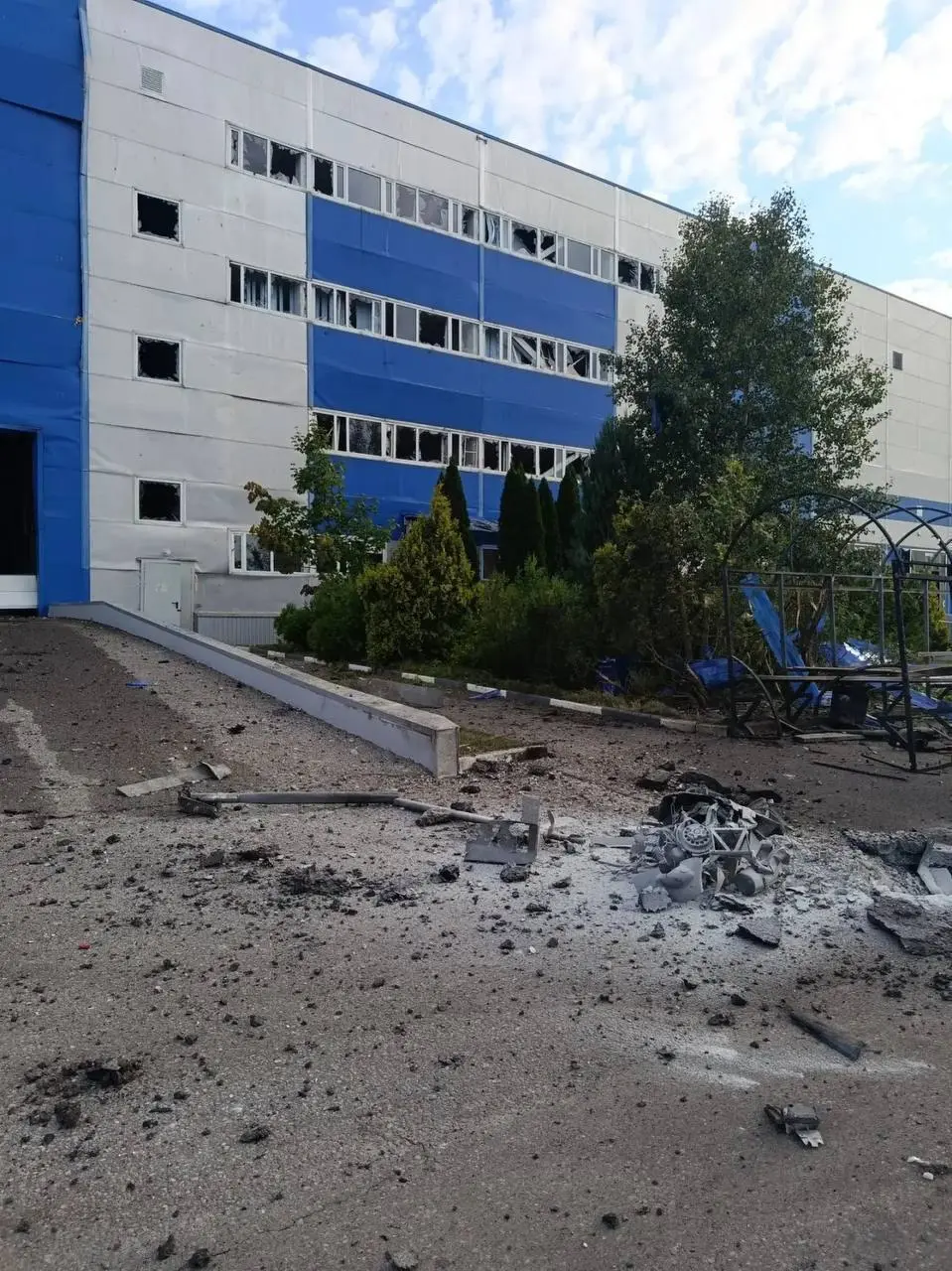 Последствия атаки БПЛА в Московской области, в результате которой 5 человек погибли, ещё 6 ранены | Сетка — социальная сеть от hh.ru